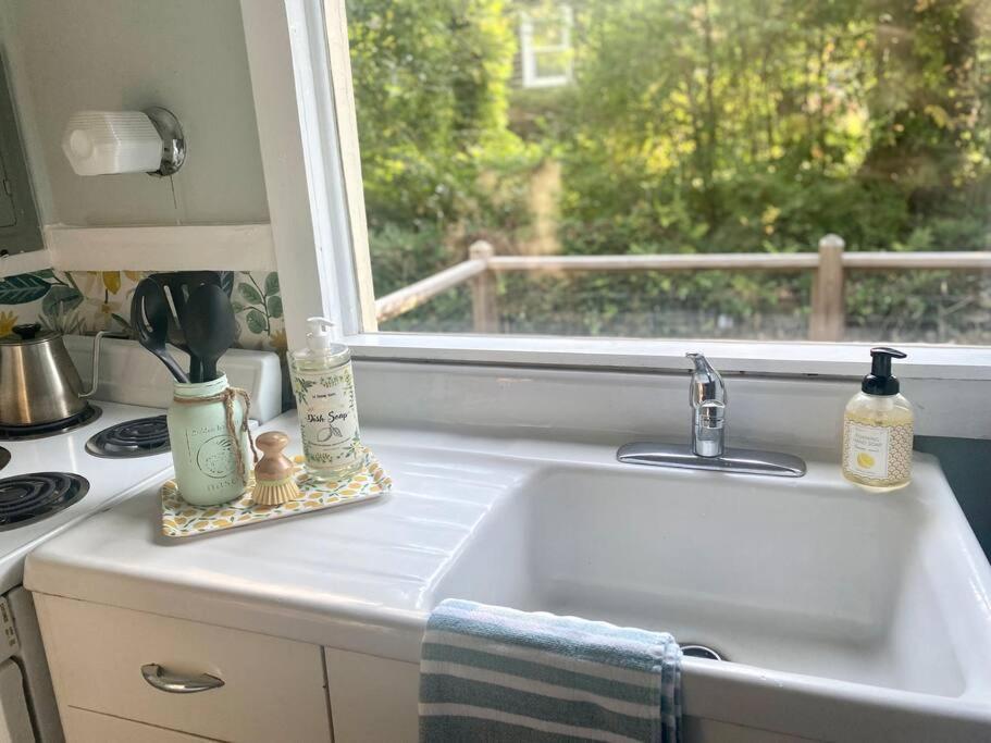 The Garden Cottage Hendersonville Bagian luar foto