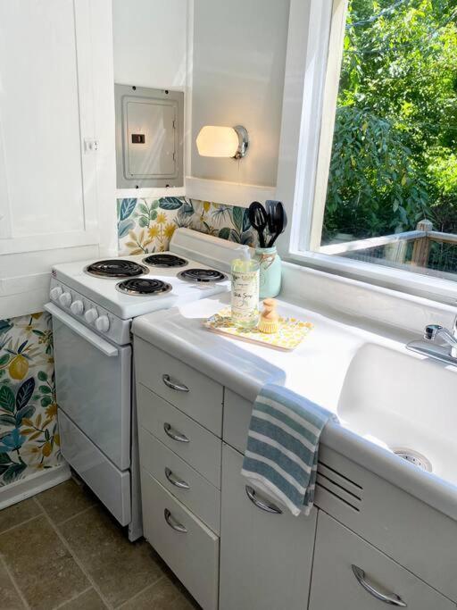 The Garden Cottage Hendersonville Bagian luar foto